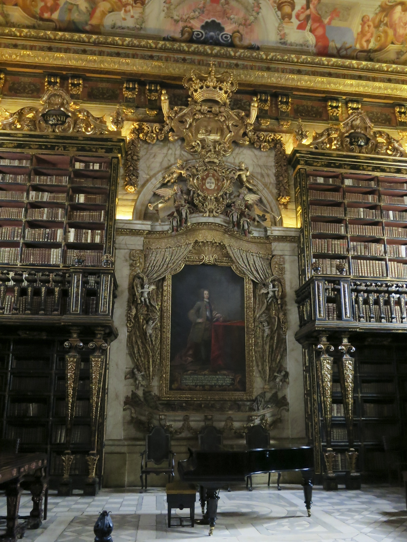 http://upload.wikimedia.org/wikipedia/commons/7/71/Biblioteca_Joanina_Universidade_de_Coimbra_IMG_0664.JPG