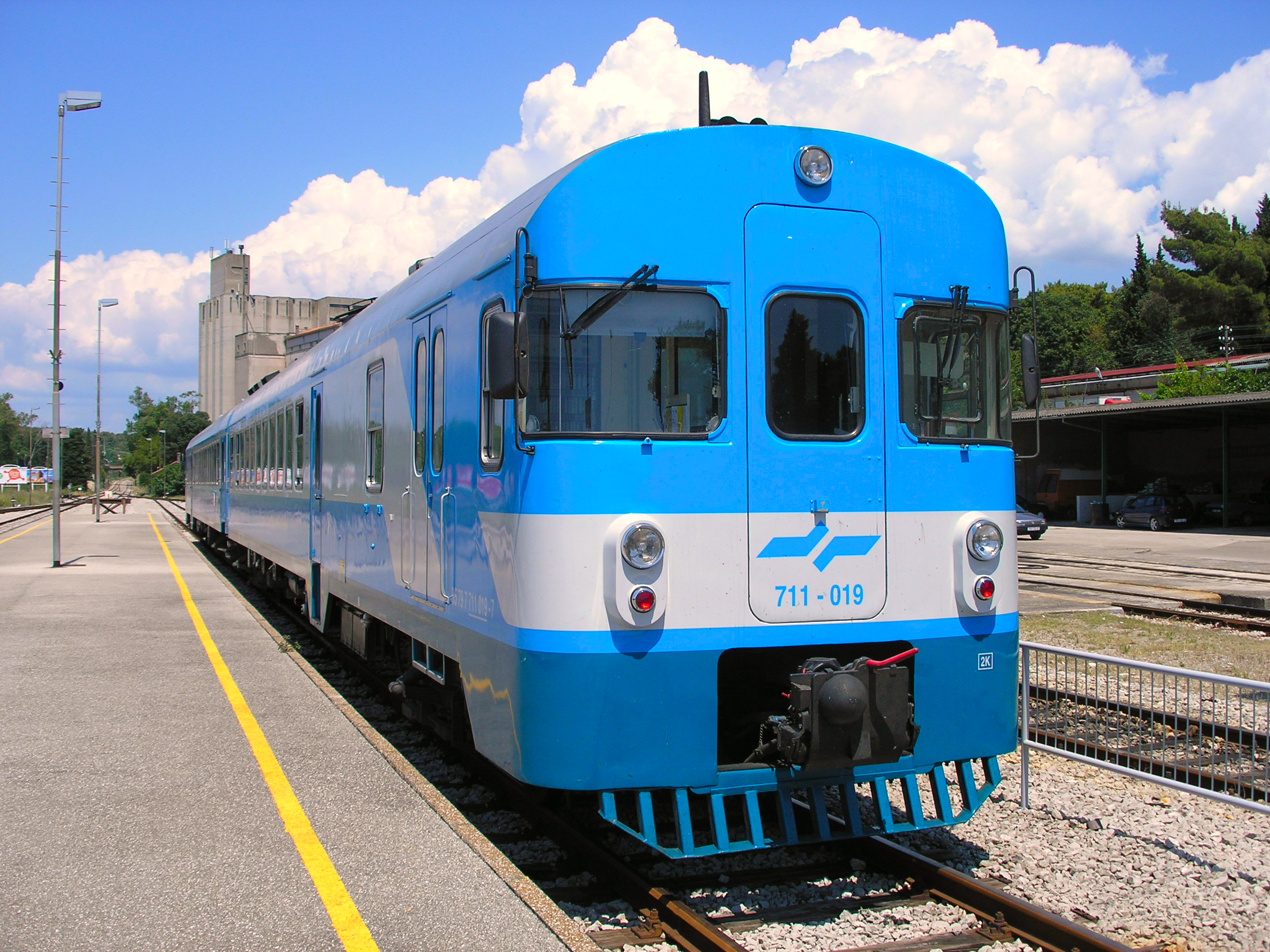 Sž_series_711_train_(05).JPG