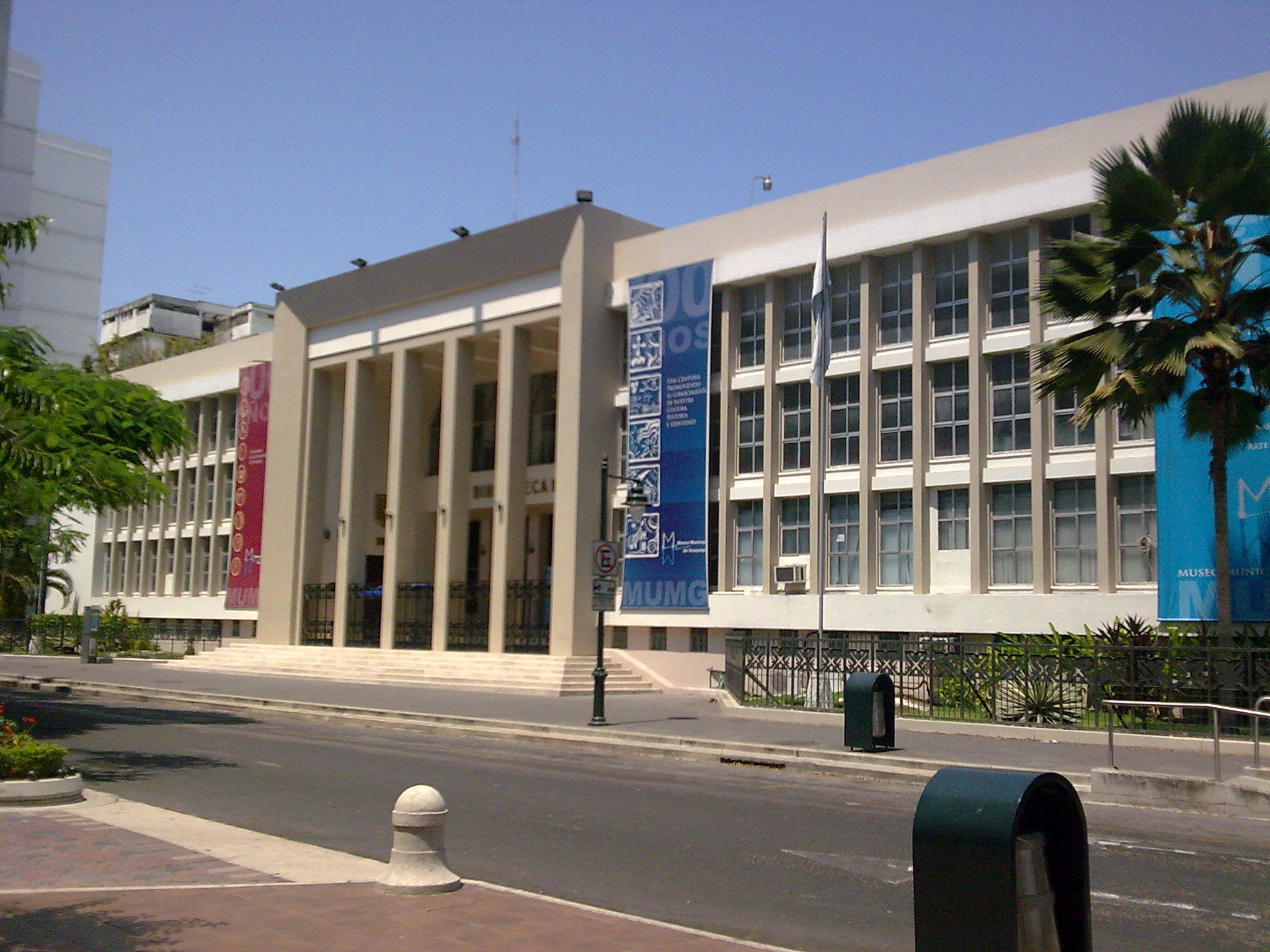 http://upload.wikimedia.org/wikipedia/commons/7/71/SageoEG_-_Biblioteca_Municipal_de_Guayaquil_001.jpg