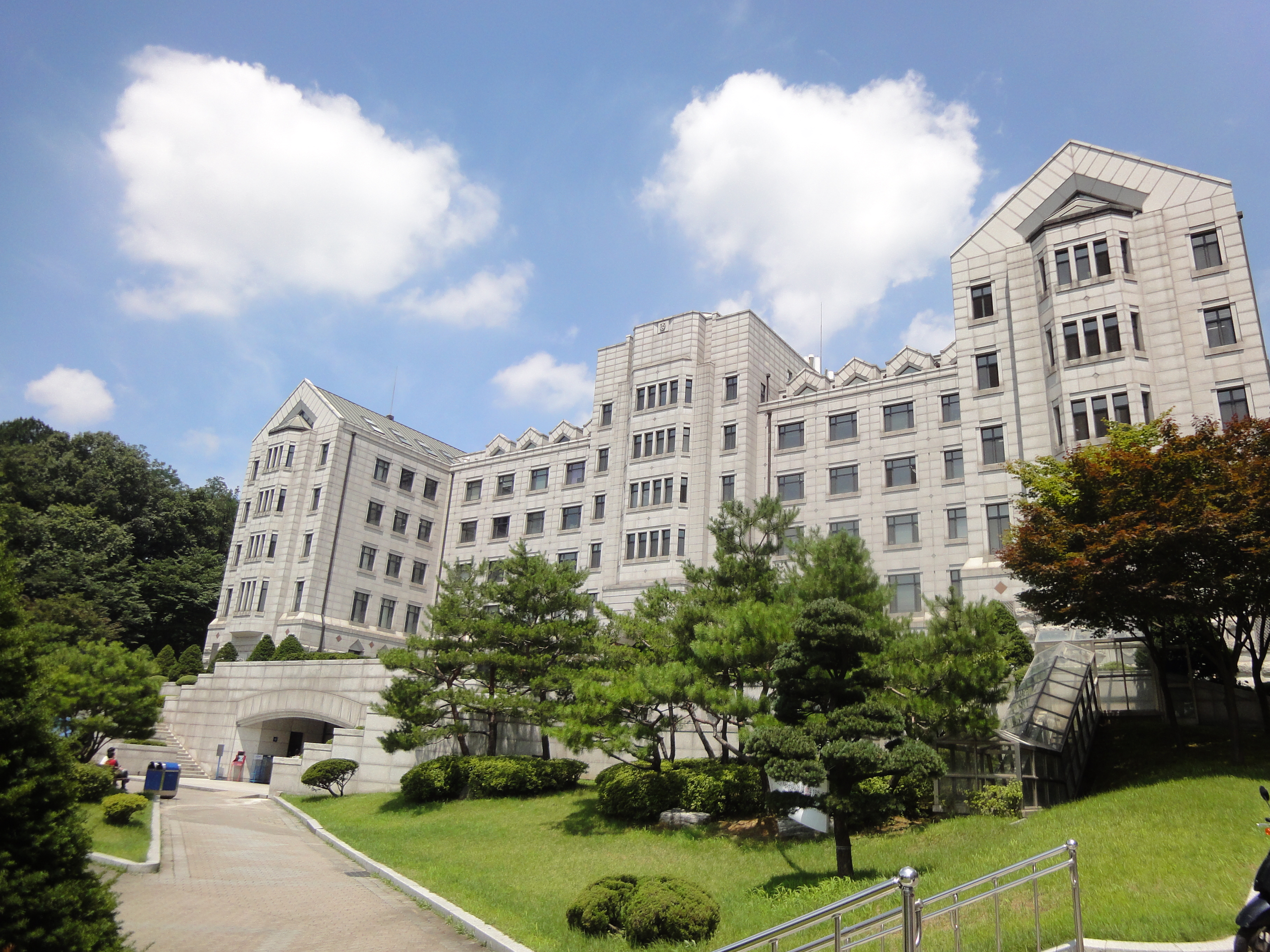 Университетът Daegu–Gyeongsan Yonsei_university_in_Seoul,_South_korea_05