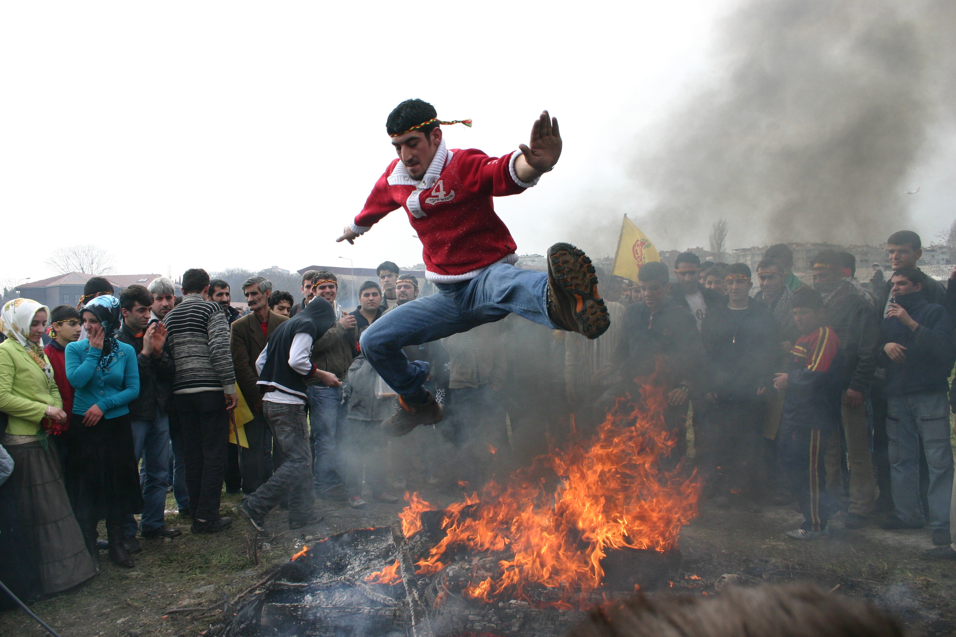 File:Newroz Istanbul(4).jpg - Wikipedia