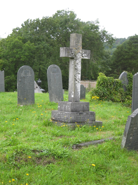 Старата част на гробището Old_grave,_St_Hilary%27s_Church,_Llanilar_-_geograph.org.uk_-_340138