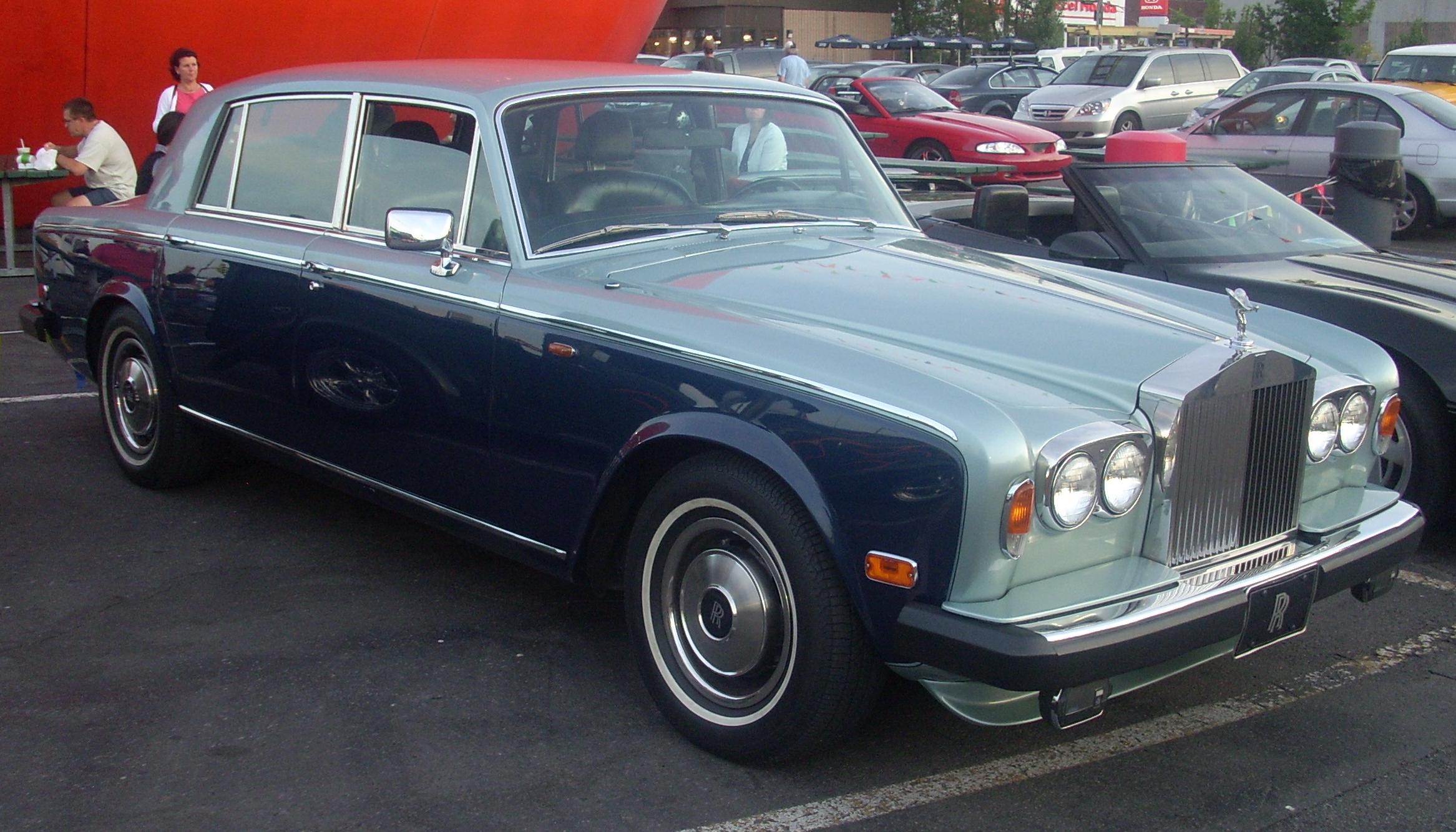 rolls royce silver wraith