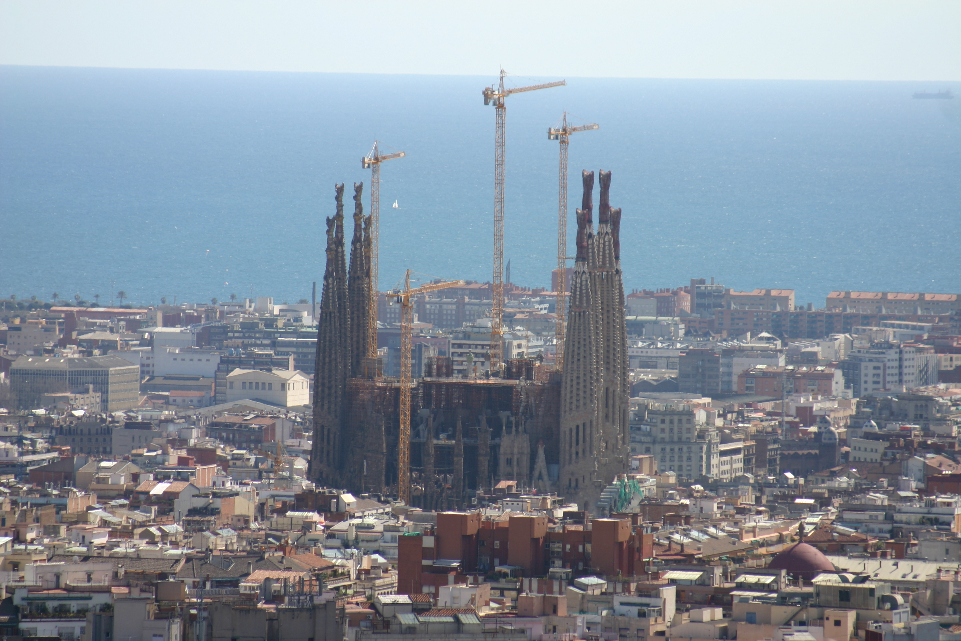 File:Spain.Catalonia.Barcelona.Vista.Sagrada.Familia.jpg - Wikimedia