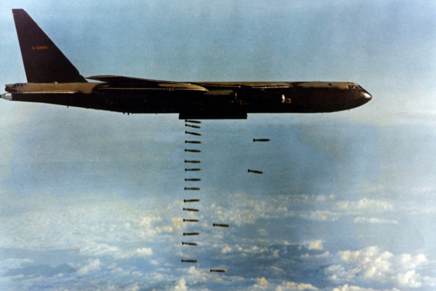 File:B-52D(061127-F-1234S-017).jpg - Wikipedia, the free encyclopedia