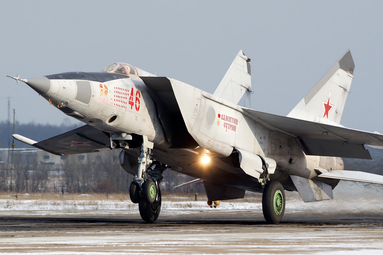 تونس تتحصّل على ميغ-25 من الجزائر Mikoyan-Gurevich_MiG-25RB,_Russia_-_Air_Force_AN2195954