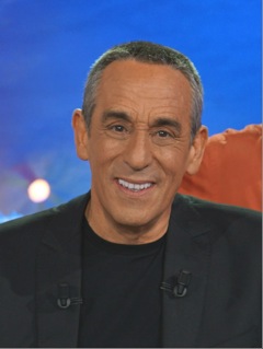 Thierry Ardisson, présent dans le PAF depuis les années 1980, présentateur de Tout le monde en parle (1998-2006) sur France 2 et Salut les Terriens ! (2006-2019) sur Canal+ puis C8.
