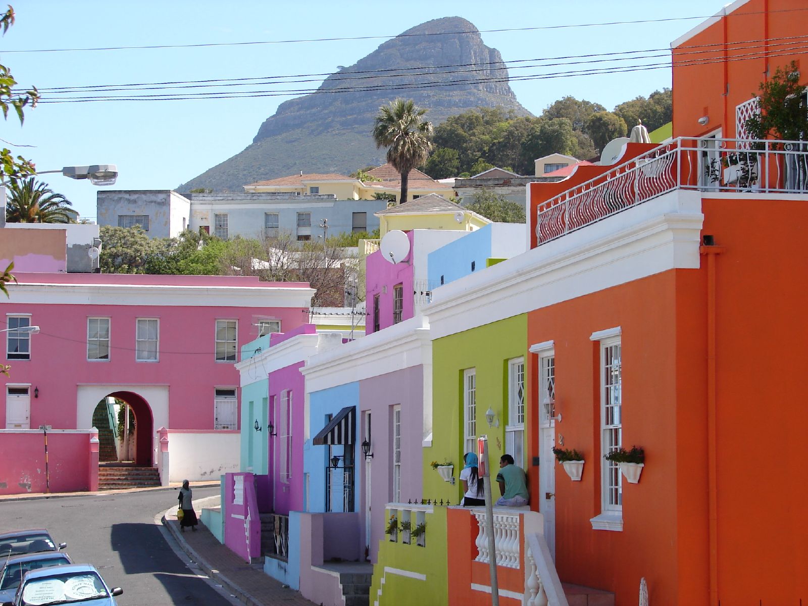 http://upload.wikimedia.org/wikipedia/commons/7/76/Bo-Kaap_scene.jpg