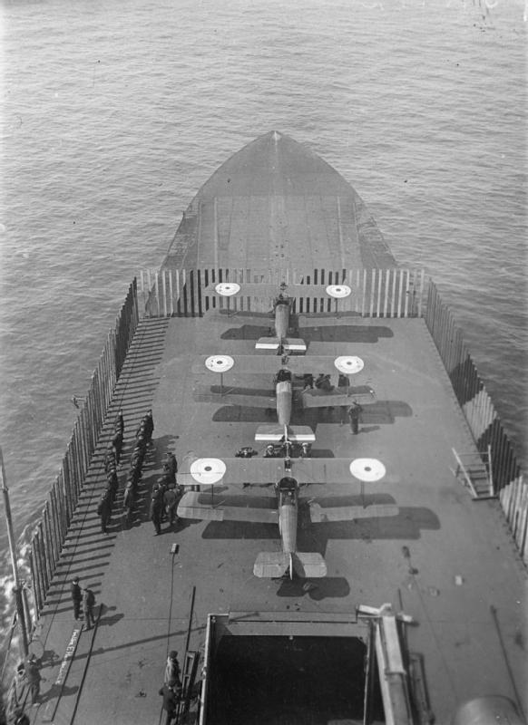 HMSFurious-SopwithCamels-WWI-IWM_SP1159.jpg