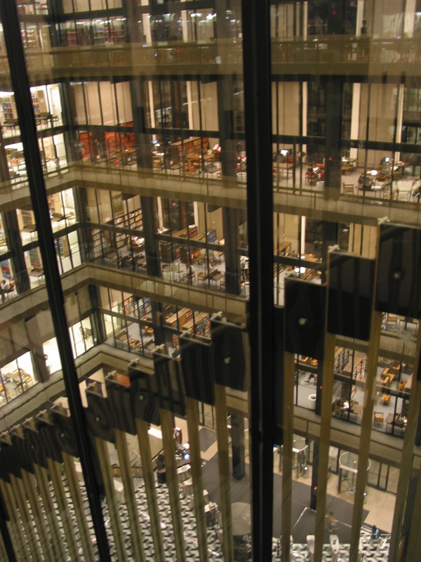 Библиотека Бобста NYU%27s_Bobst_library-2