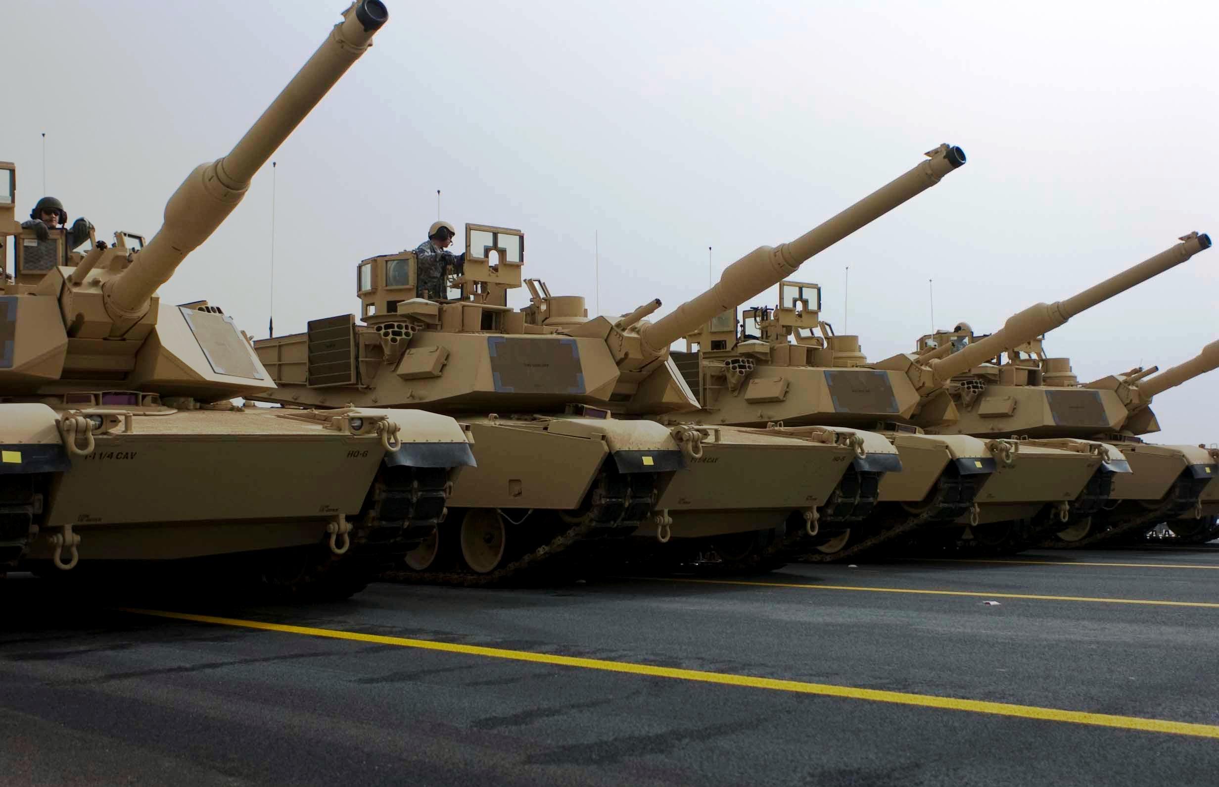 http://upload.wikimedia.org/wikipedia/commons/7/77/Kuwaiti_M1_Abrams_tanks.jpg