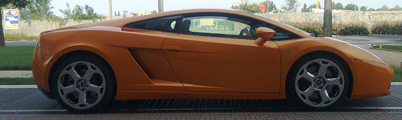 Lamborghini_arancione_profilo.jpg