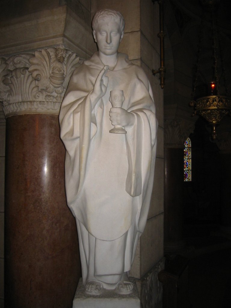 Statue av Ferreolus av Besançon i Basilique Saint-Ferjeux nær Besançon