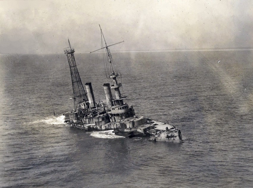FileUSS Massachusetts BB2 sinking 1921jpg