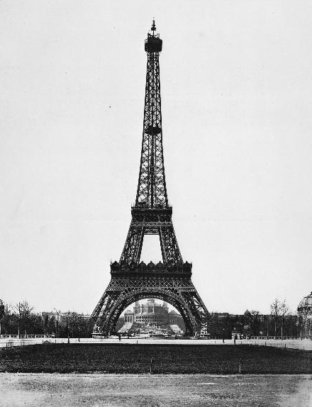 Amazing Historical Photo of Eiffel Tower in 1889 