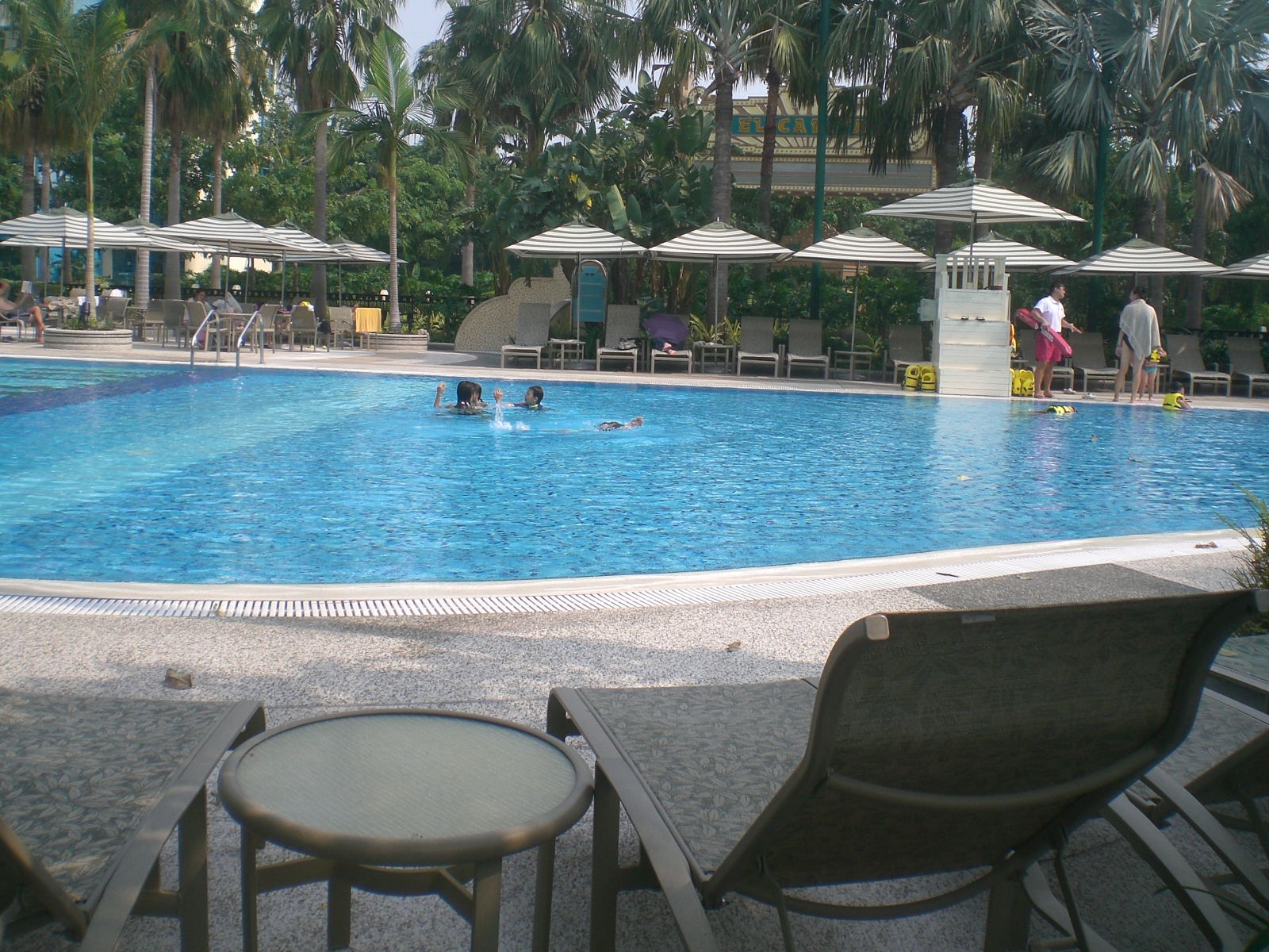 File:HK Disney's Hollywood Hotel Swimming Pool 02.JPG - Wikimedia ...