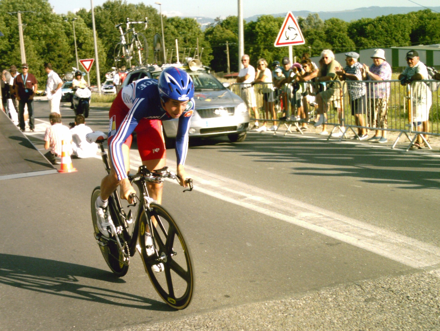 http://upload.wikimedia.org/wikipedia/commons/7/78/Tour_de_l'Ain_2009_-_étape_3b_-_Alexandre_Geniez.jpg