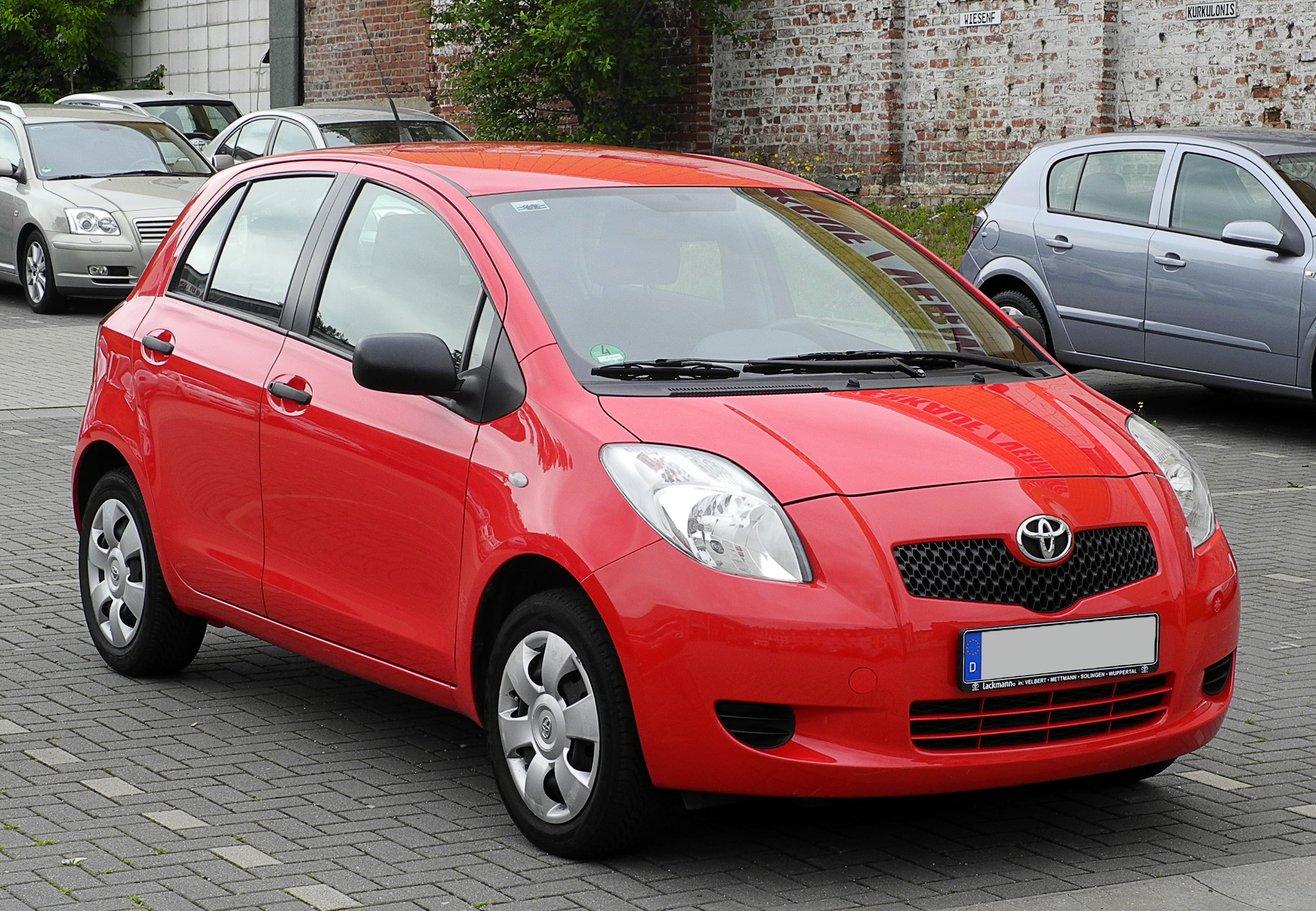 File:Toyota Yaris (II) – Frontansicht, 13. Juni 2011, Wuppertal.jpg