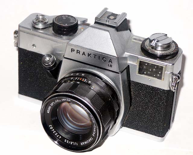 35Mm Slr Camera With Manual