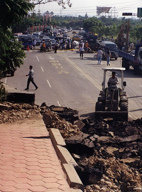 earthquake road crack