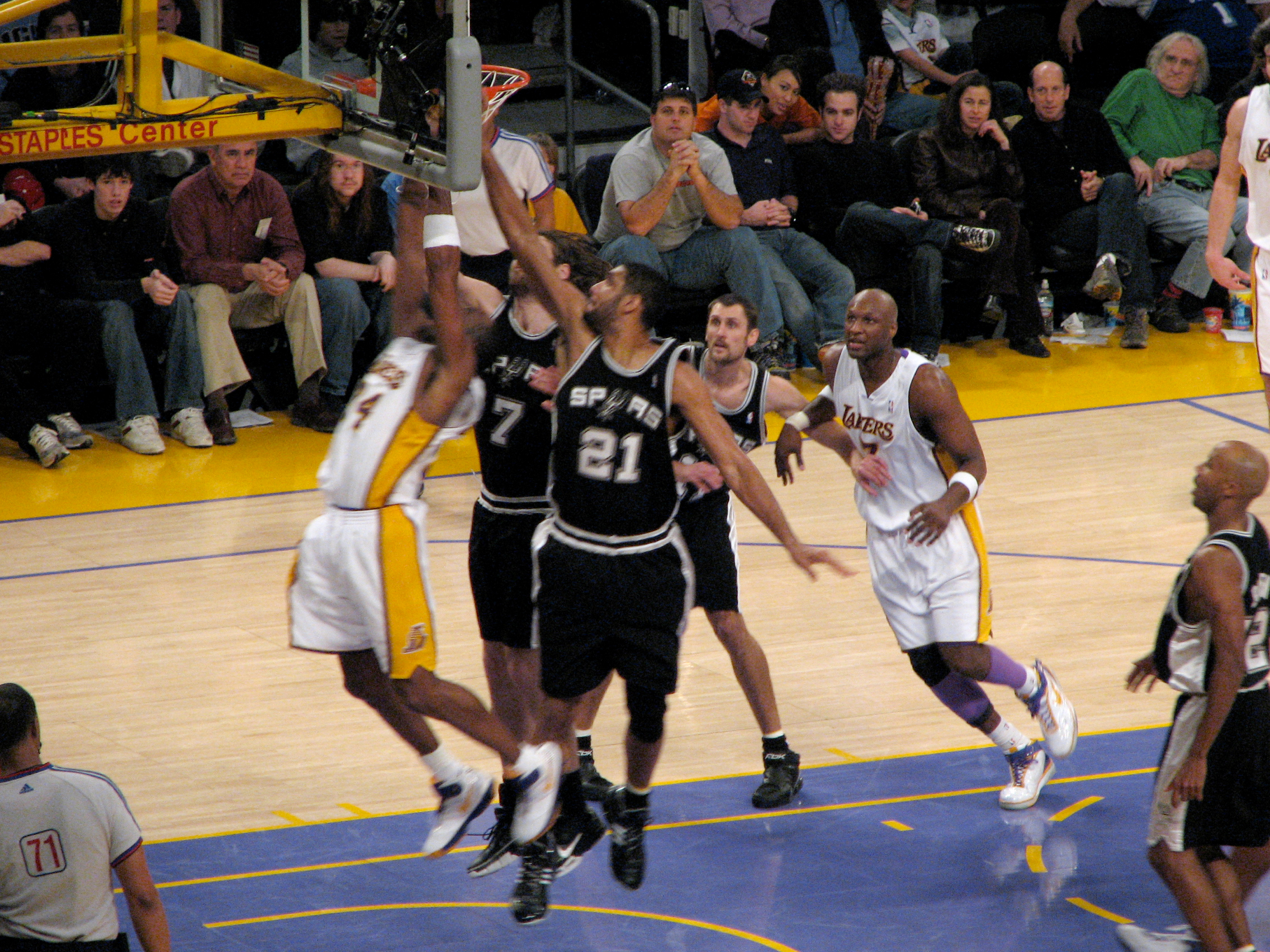 File:Spurs vs LAKERS.jpg - Wikimedia Commons