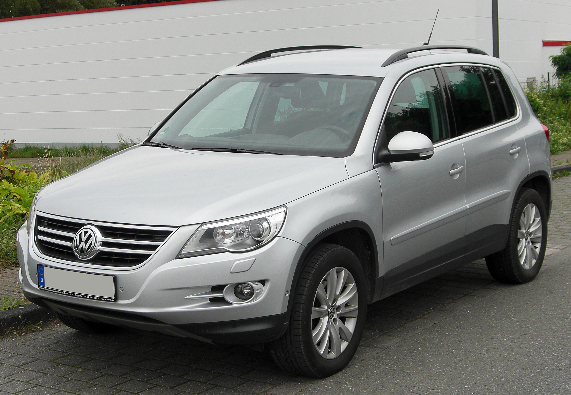 FileVW Tiguan 2.0 TDI front 20100801.jpg Wikipedia