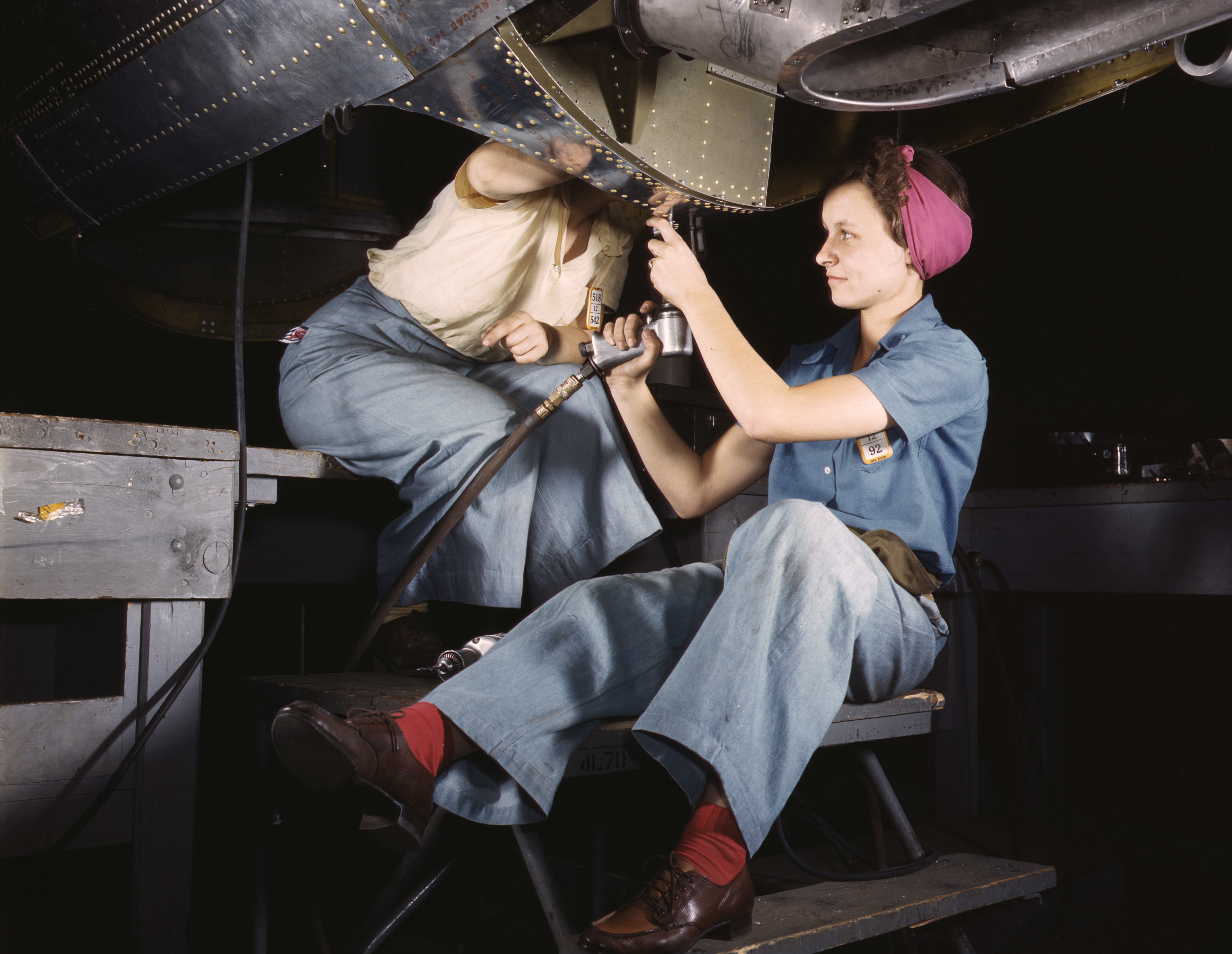 http://upload.wikimedia.org/wikipedia/commons/7/79/Women_working_at_Douglas_Aircraft.jpg