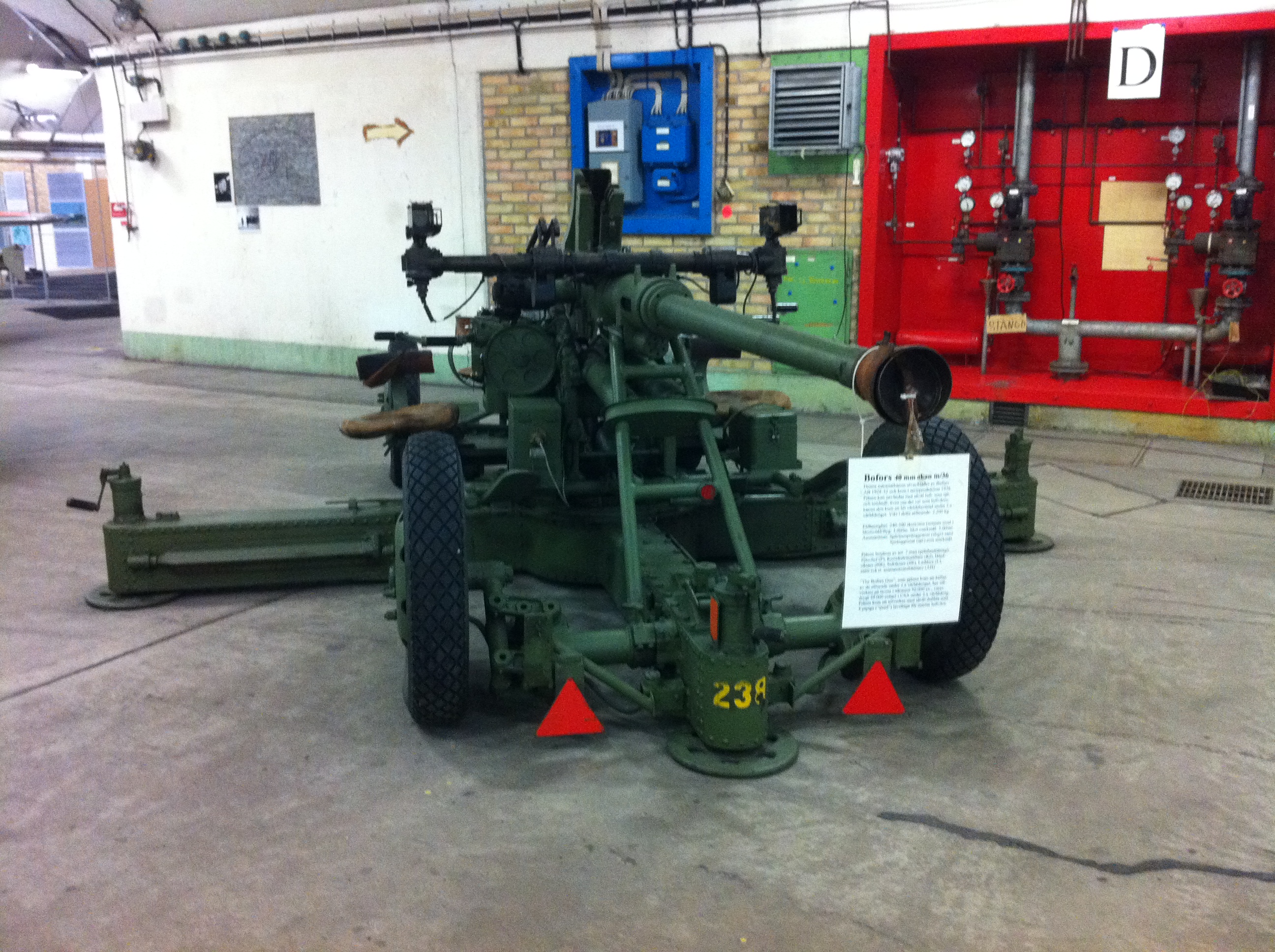 Bofors_40_mm_akan_m36_at_Aeroseum.jpg