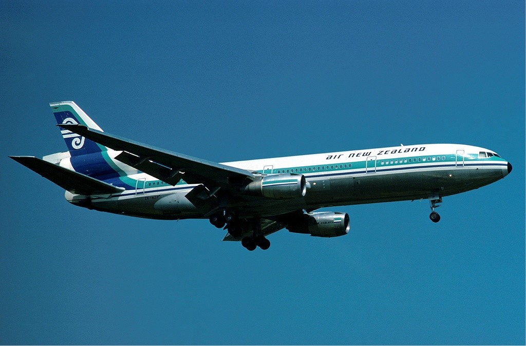 DC-10_of_Air_New_Zealand_at_Heathrow_-_1