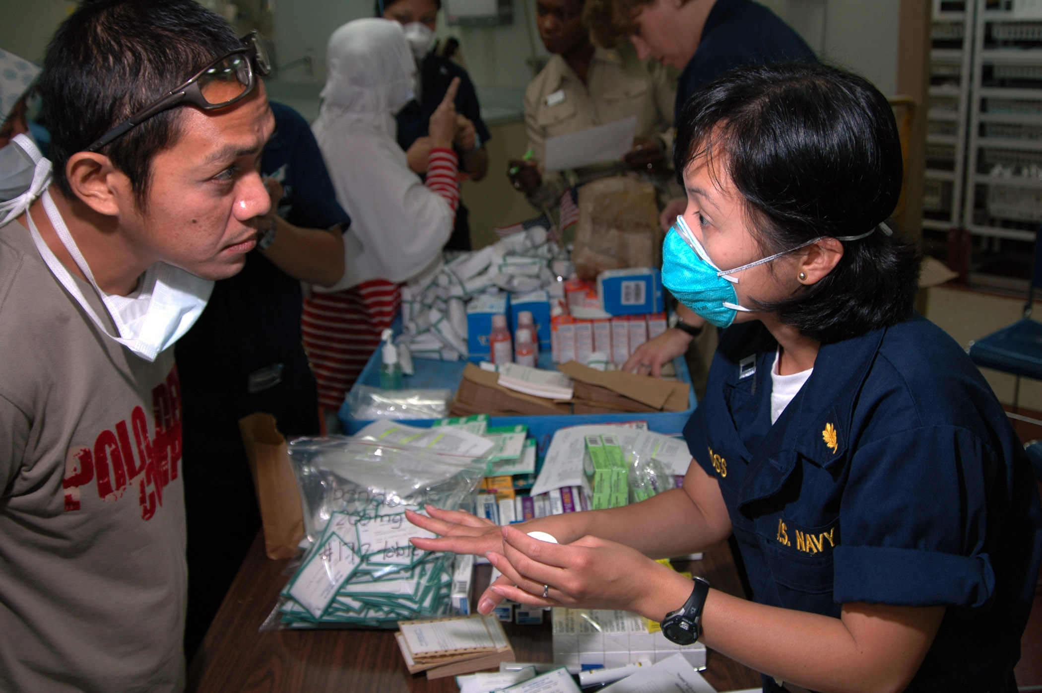 US_Navy_060608-N-3532C-006_Navy_Lt._Alice_Moss,_a_pharmacist_with_the_Medical_Treatment_Facility_aboard_the_U.S._Military_Sealift_Command_(MSC)_Hospital_ship_USNS_Mercy_(T-AH_19).jpg