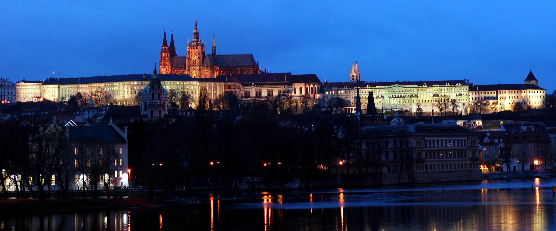 Le Chateau de Prague a la tombée du jour