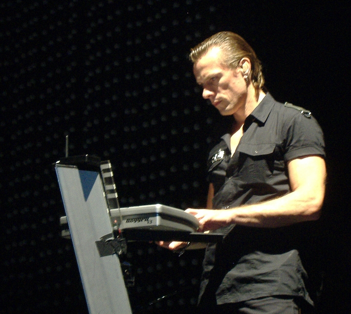 FileLarry Mullen jr cc20jpg