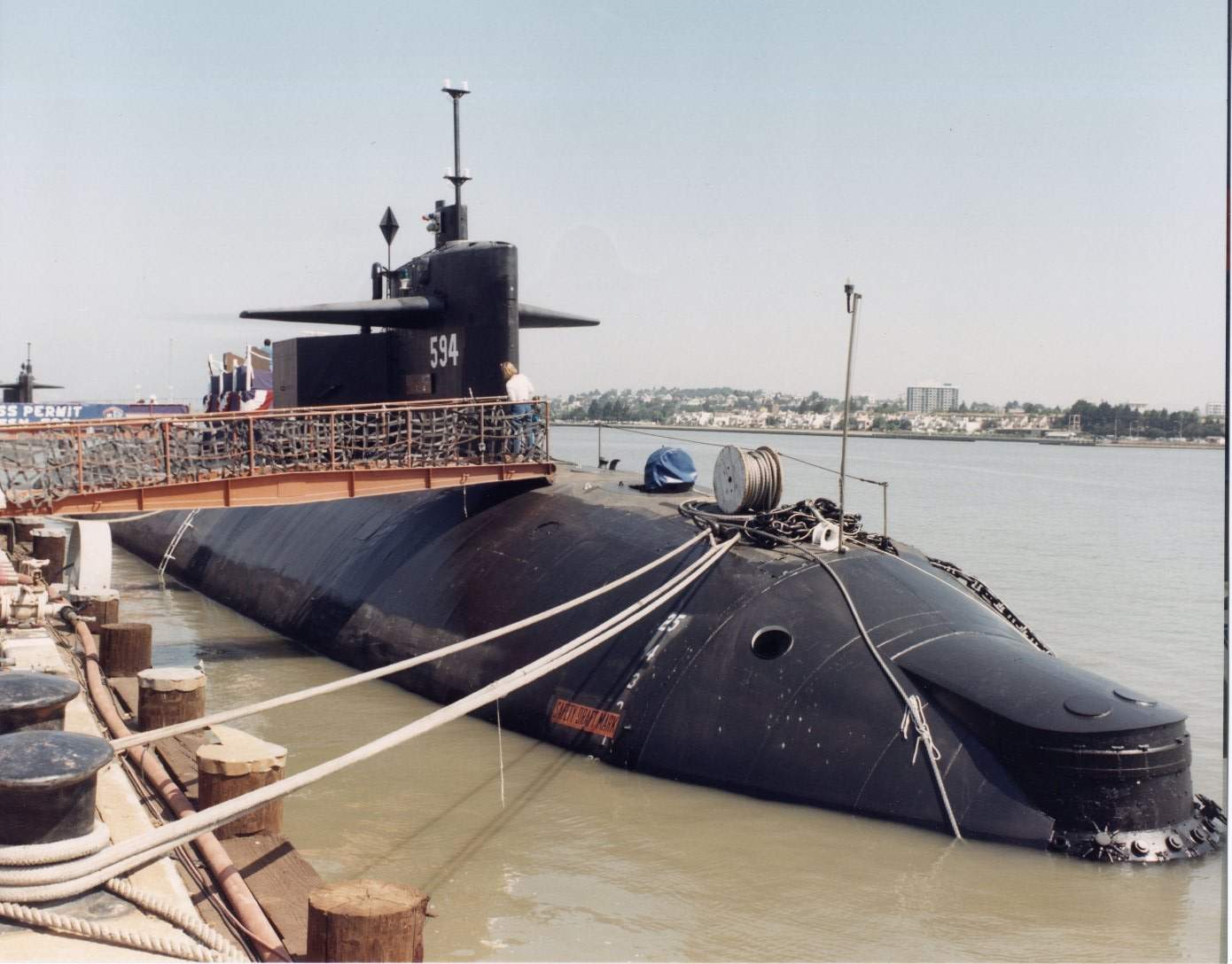 USS_Permit_(SSN-594).jpg