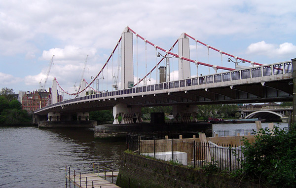 File:Chelsea Bridge, River Thames, London, England.jpg