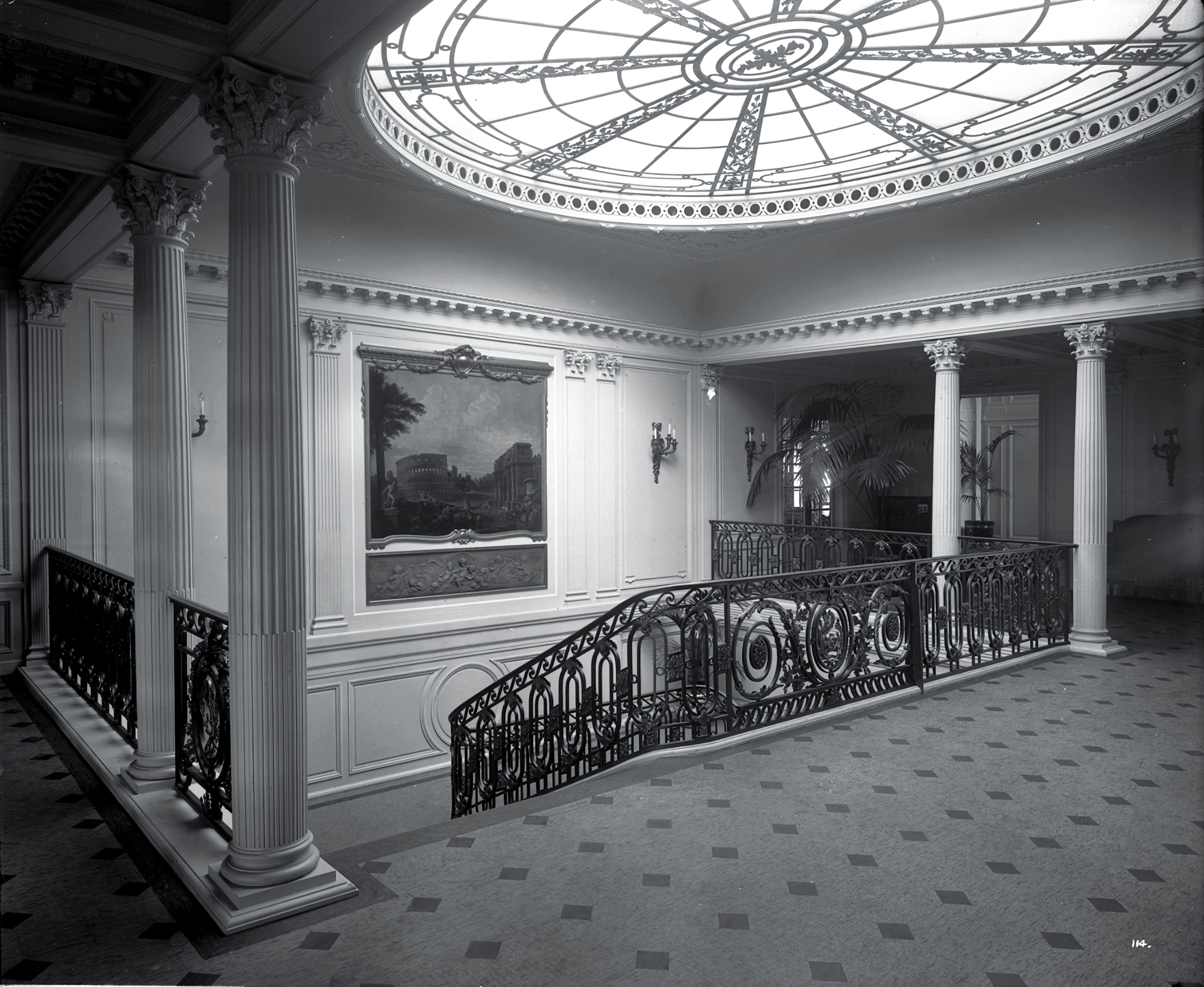 File:Grand Staircase of the RMS Aquitania.jpg