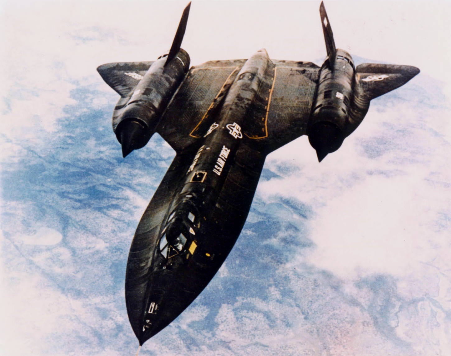 http://upload.wikimedia.org/wikipedia/commons/7/7c/Lockheed_SR-71_in_flight_(SN_61-7968)_061122-F-1234P-051.jpg