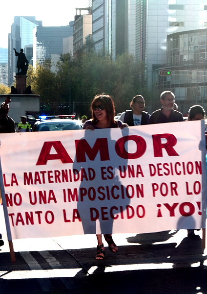 Español: Feministas marcharon del Monumento a ...