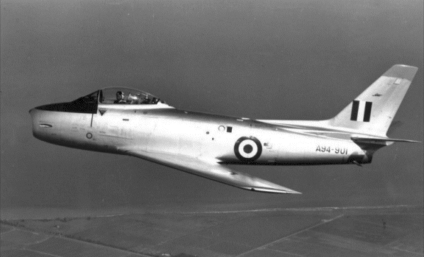 Le prototype du CAC Sabre en vol, en 1953.