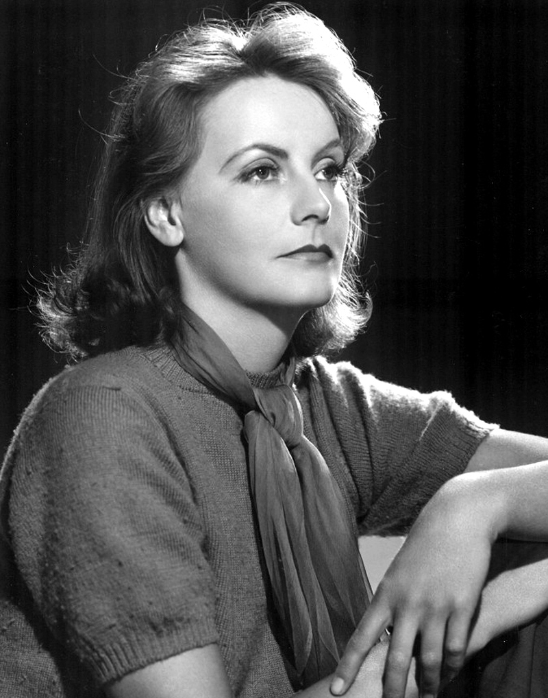 http://upload.wikimedia.org/wikipedia/commons/7/7d/Greta_Garbo_-_1939.jpg