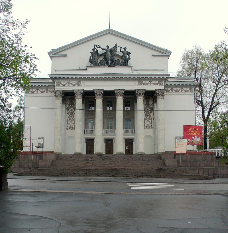 Moscow%2C_Zhuravleva_Square_Theater.jpg