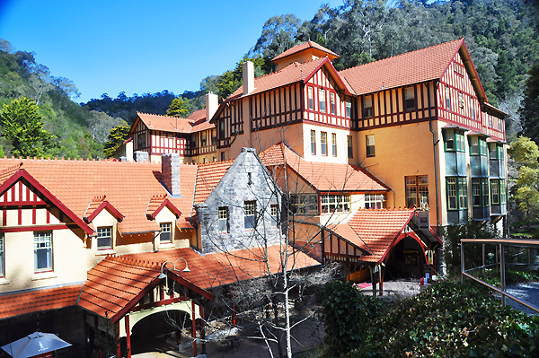 "Caves House at Jenolan Caves" by Melbouge 