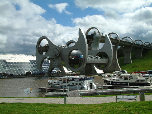 Falkirk Wheel in rotation - geograph.org.uk - 66466