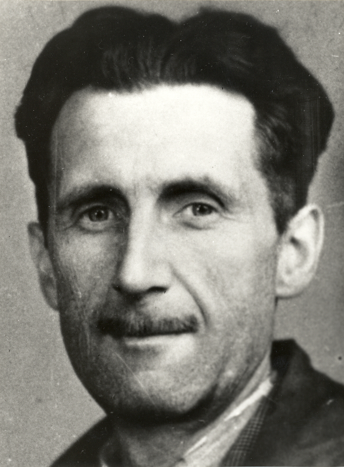 George Orwell - Pressefoto - von Branch of the National Union of Journalists (BNUJ). (http://www.netcharles.com/orwell/) [Public domain], via Wikimedia Commons