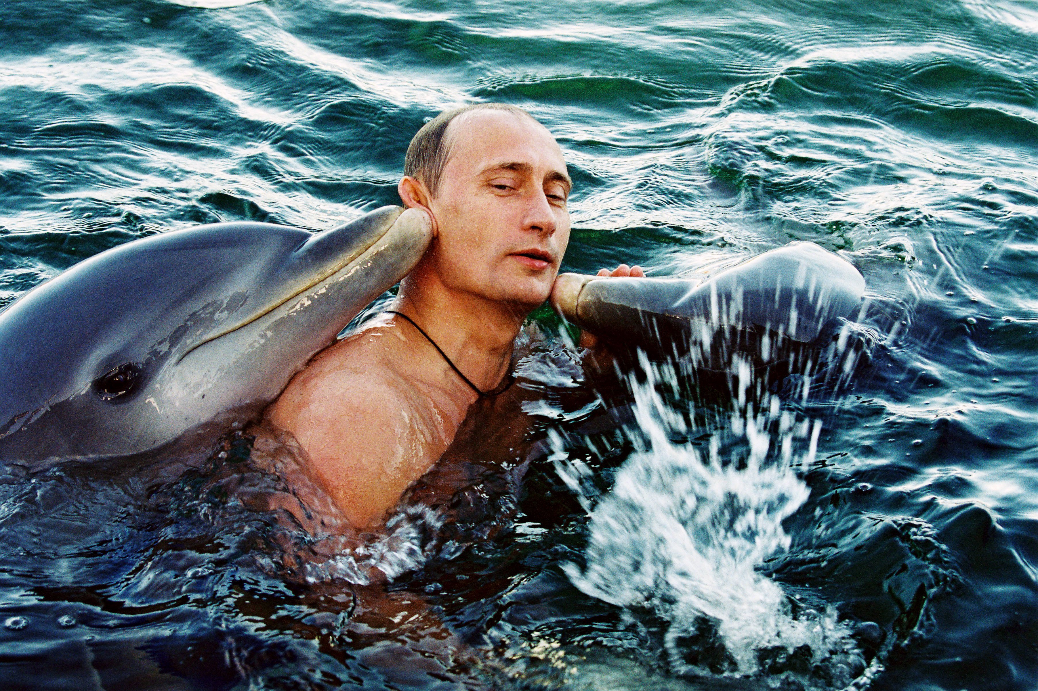 Russian news agencies said Putin had dived to a depth of around 1400 metres 