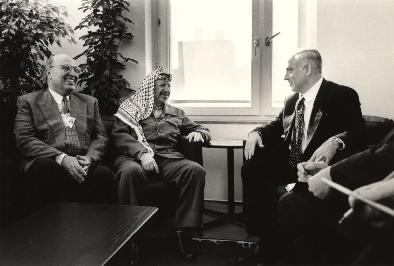 קובץ:Netanyahu Arafat Shaath.jpg