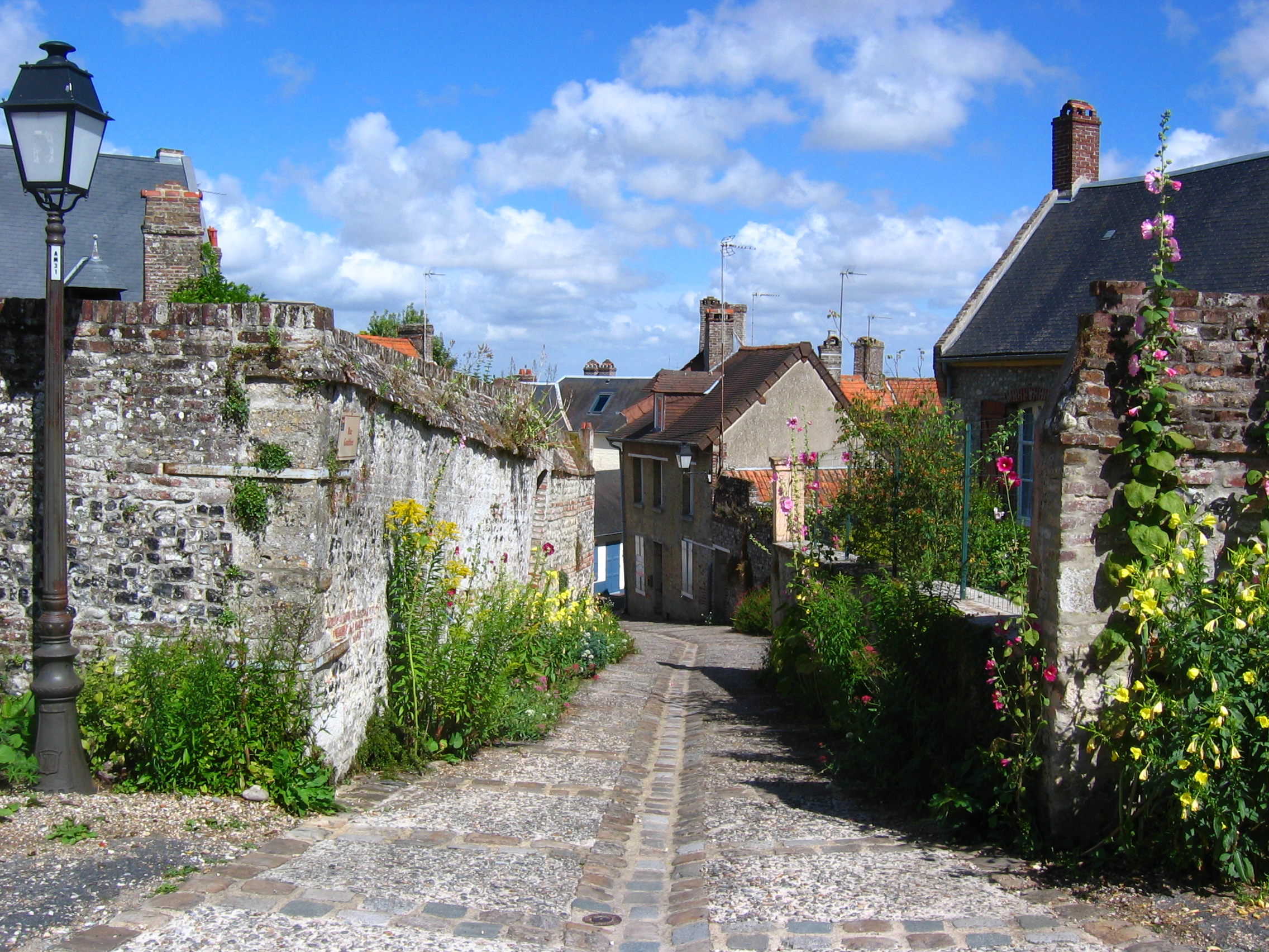 Résultat de recherche d'images pour "saint valery sur somme ville medievale"