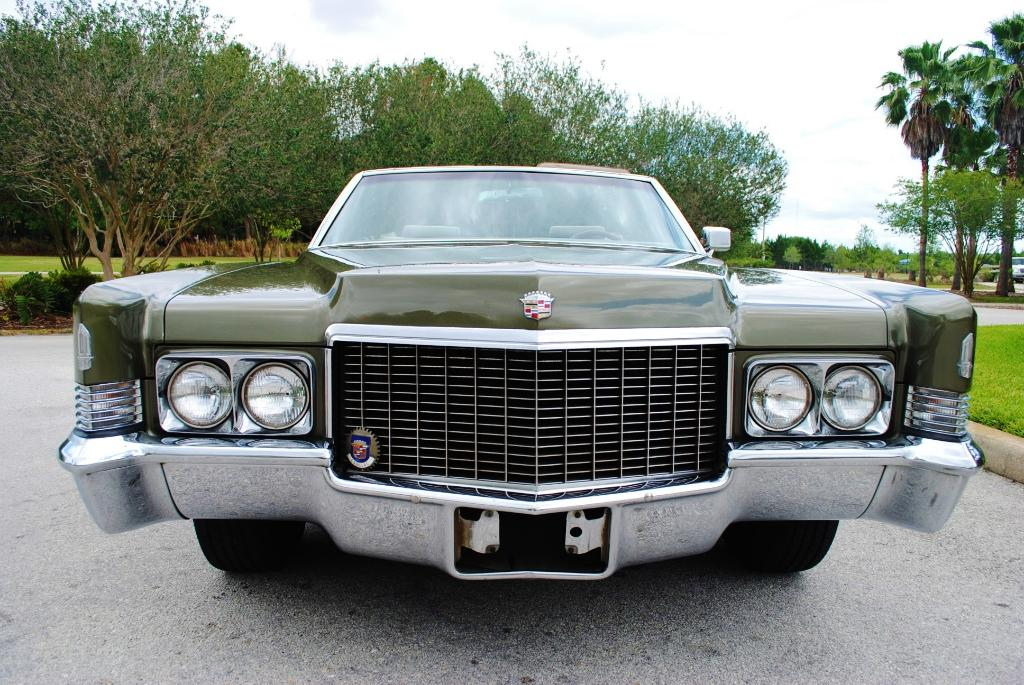 [Immagine: 1970_Cadillac_Deville_convertible_front.jpg]