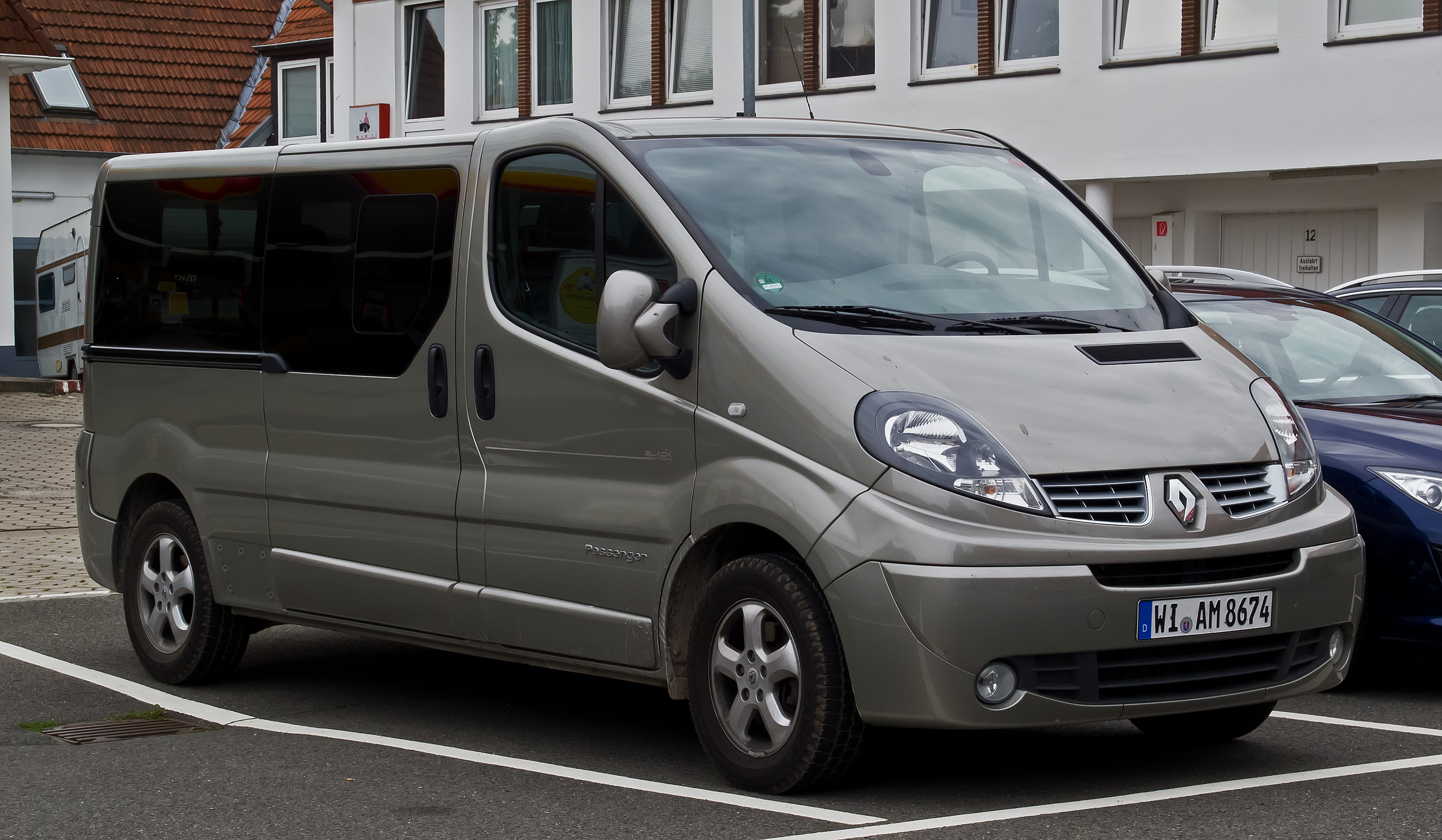 File:Renault Trafic Grand Passenger Black Edition dCi 115 (II, Facelift) \u2013 Frontansicht, 1 ...