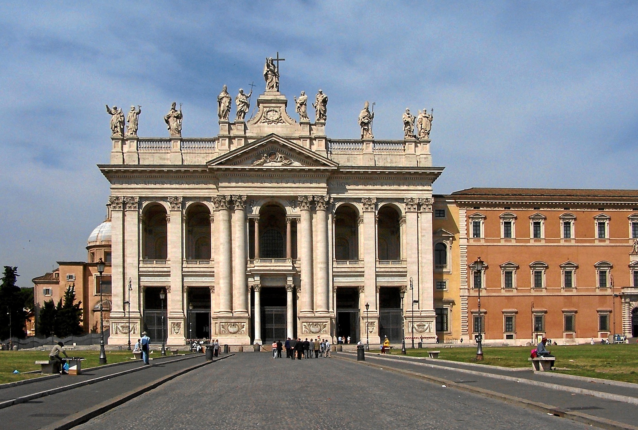 La Basilica Lateranense, esterno, interno 