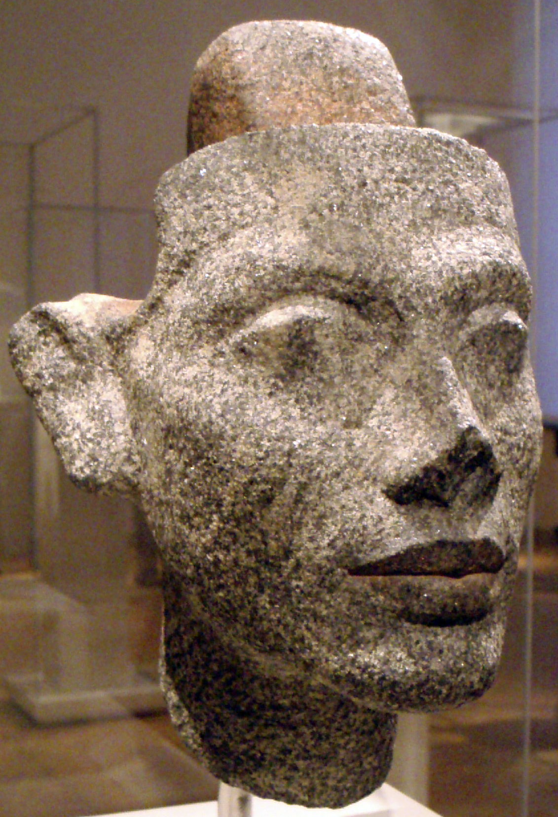http://upload.wikimedia.org/wikipedia/commons/8/81/StatueHeadOfNefertiti01.png
